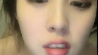 欧洲夫妇在浴室里与青少年做爱