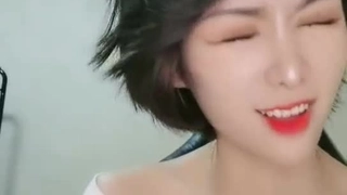 18禁美女被❌羞羞漫画观象山附近漂亮阿姨