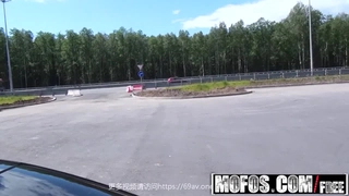 超淫熟妇带母狗妹子与情人3p，淫语侮辱，抽肿美臀