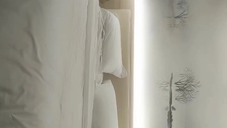 少女学生舔和操她的继兄弟的阴茎